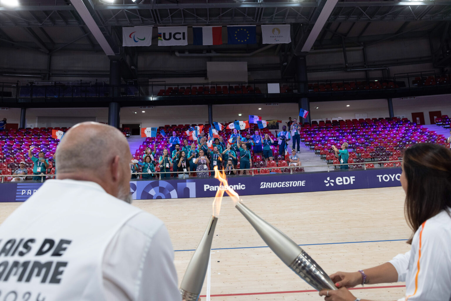 Parcours du Relais de la Flamme Paralympique des Jeux de Paris 2024 au Velodrome de Saint-Quentin-en-Yvelines (Yvelines)