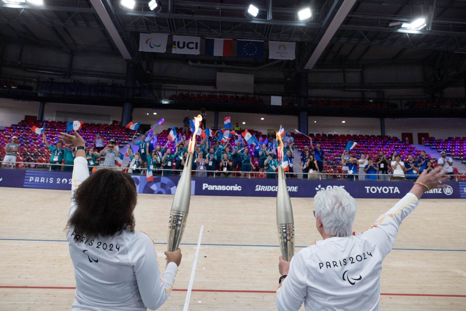 Parcours du Relais de la Flamme Paralympique des Jeux de Paris 2024 au Velodrome de Saint-Quentin-en-Yvelines (Yvelines)