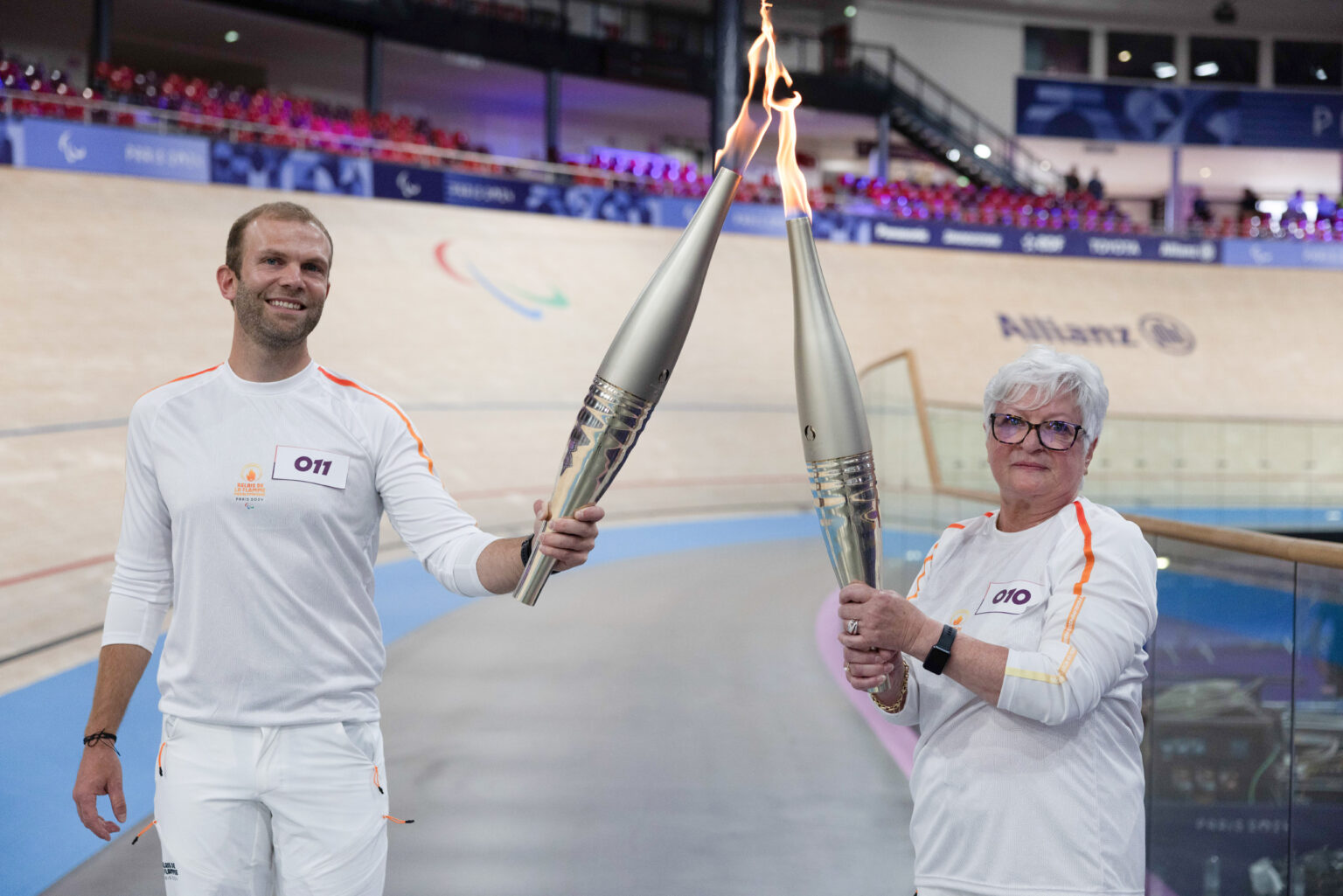 Parcours du Relais de la Flamme Paralympique des Jeux de Paris 2024 au Velodrome de Saint-Quentin-en-Yvelines (Yvelines)