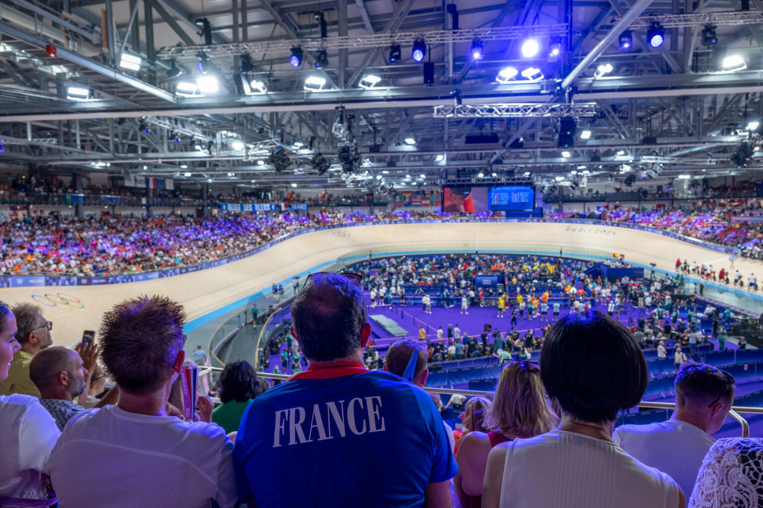 Velodrome piste jeudi 8 aout selection  Victoire de Thomas Benjamin Omuim Jm Foutgous Flamme olympique