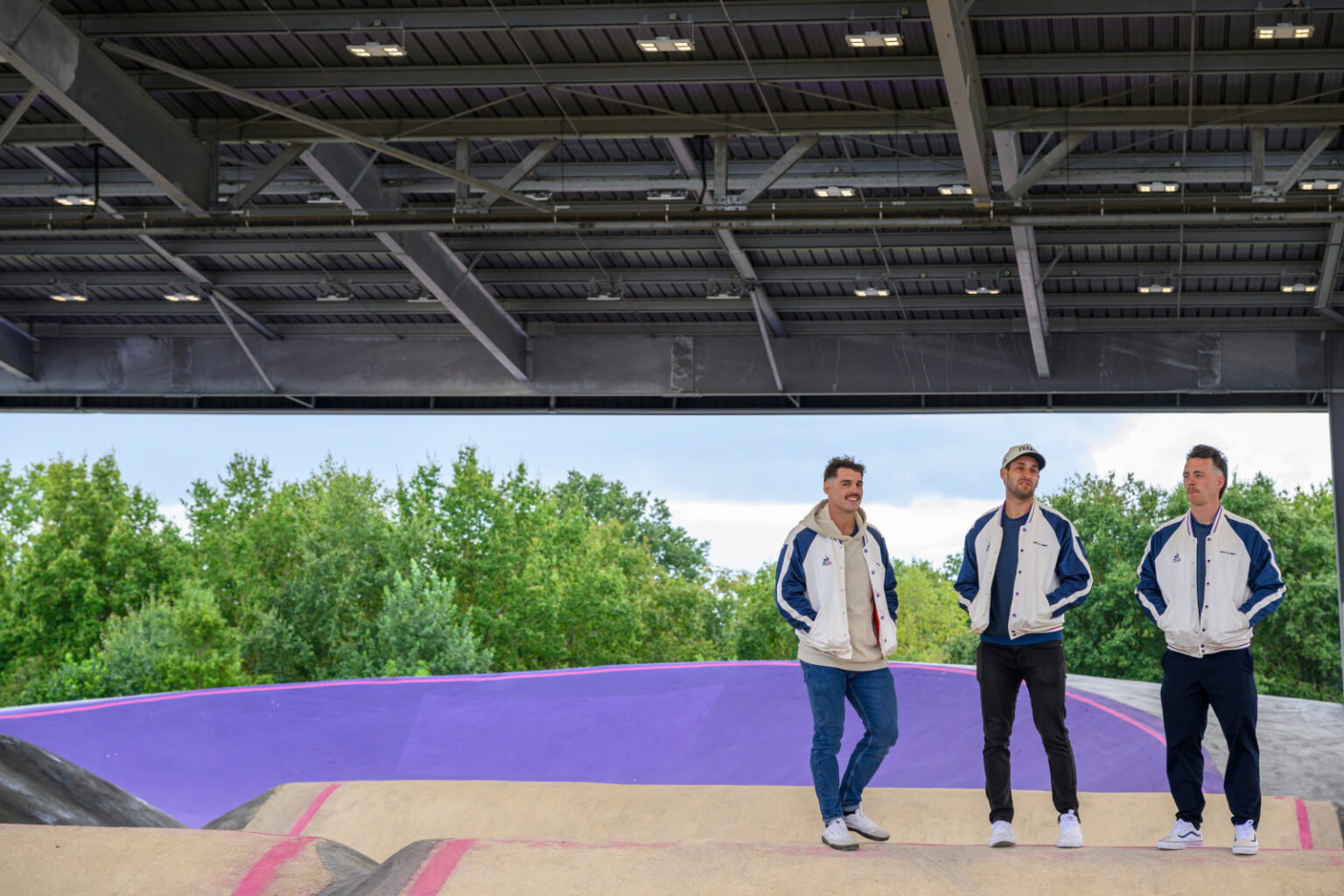 Sylvain Andre Joris Daudet et Romain Mahieu Vainqueur du BMX au JOP 2024. Visite du site lors d'un tournage TV