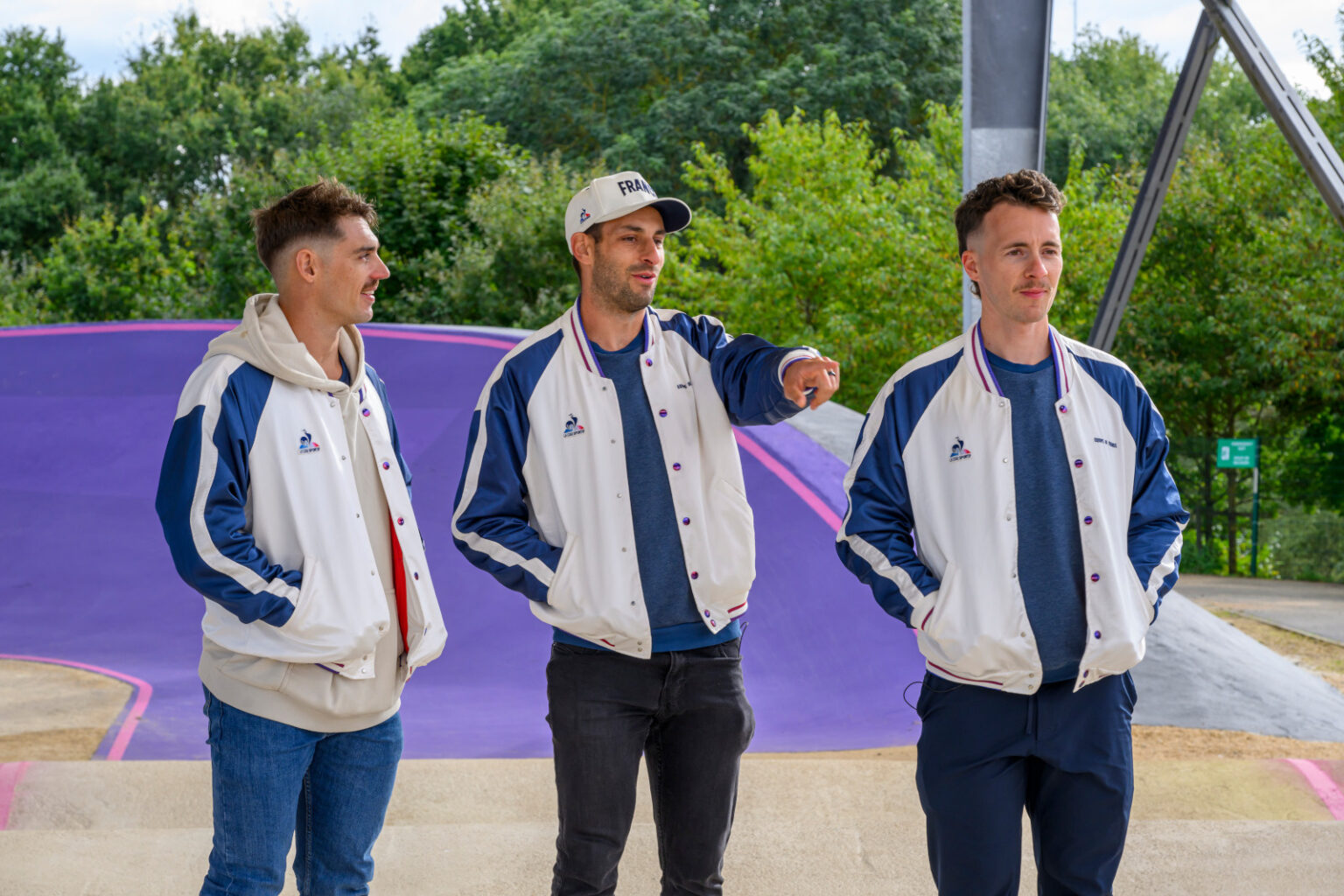 Sylvain Andre Joris Daudet et Romain Mahieu Vainqueur du BMX au JOP 2024. Visite du site lors d'un tournage TV