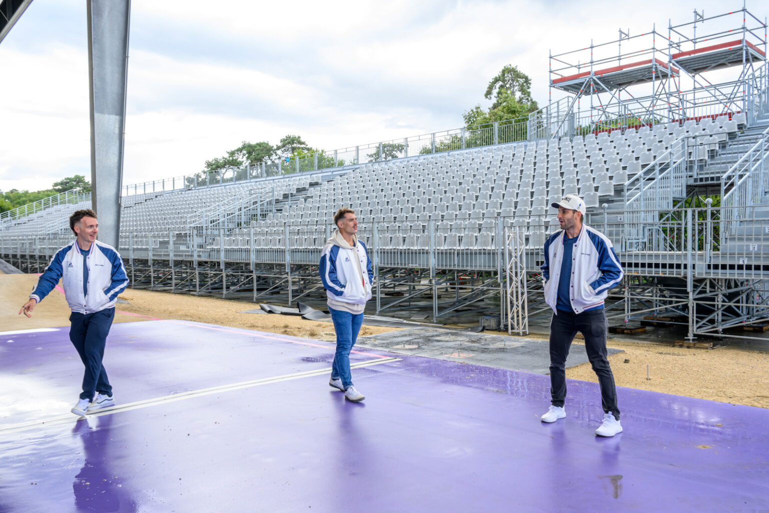 Sylvain Andre Joris Daudet et Romain Mahieu Vainqueur du BMX au JOP 2024. Visite du site lors d'un tournage TV